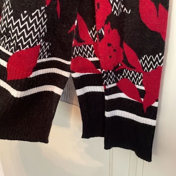 Chico’s red, black & white multi pattern thin cardigan sweater - Picture 6 of 10